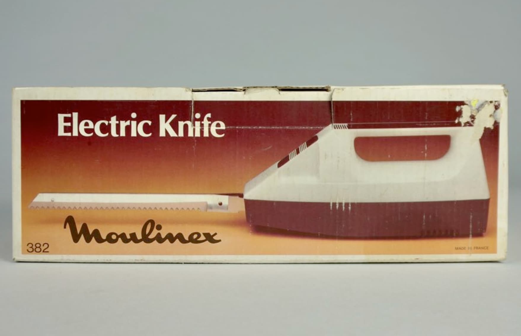 The only thing better than a kitchen knife? A kitchen knife that’s basically a chainsaw. 